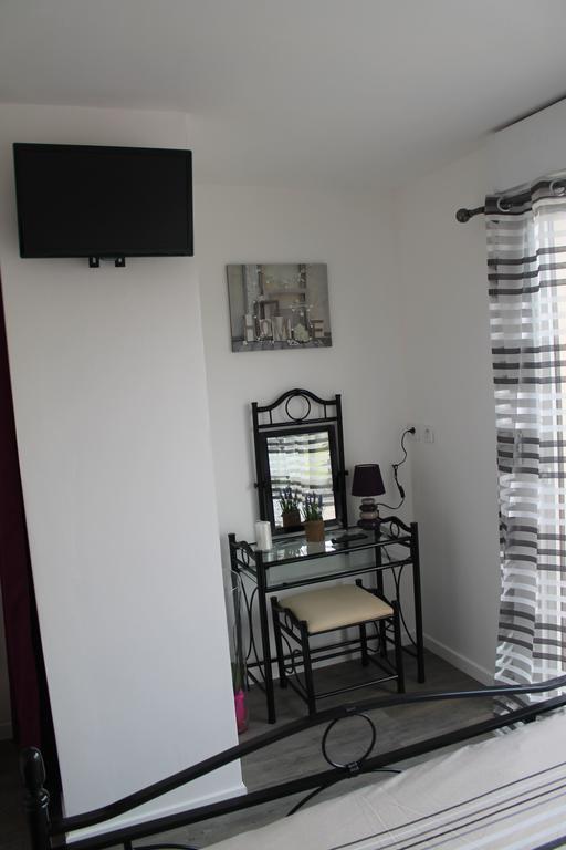 Le Champ De La Ferme Bed & Breakfast Saint-Gervais en-Belin Cameră foto